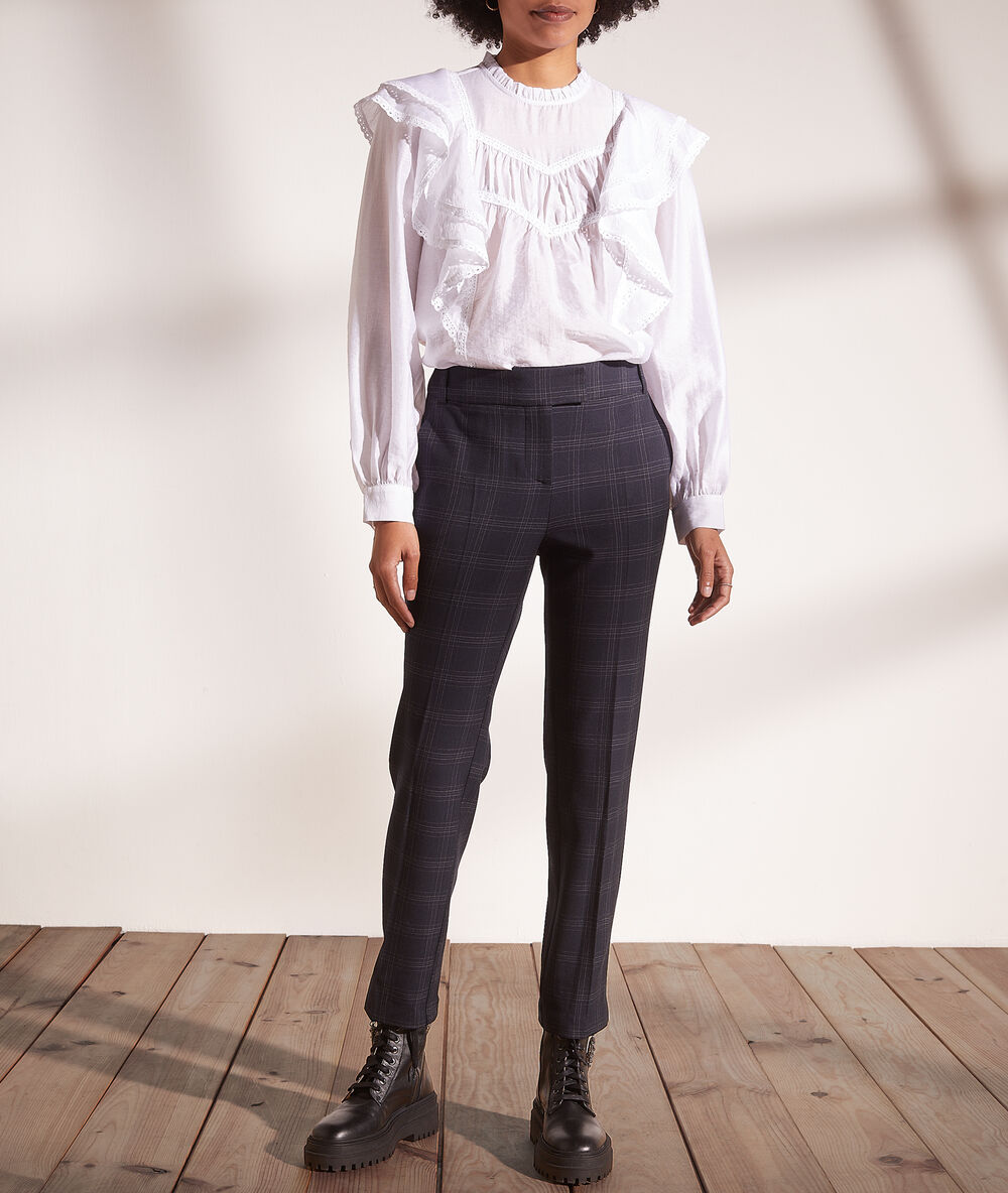 Pantalón estampado de cuadros azul marino.