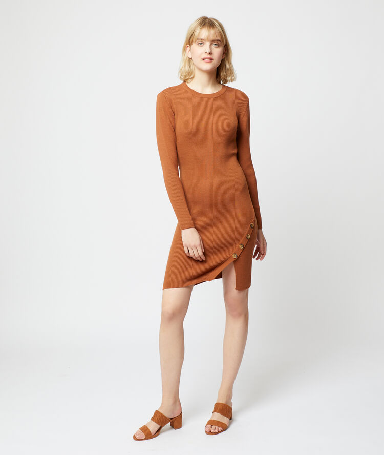 Vestido abotonado tierra.