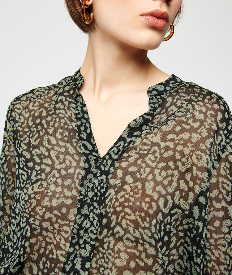 Blusa transparente estampada negro.