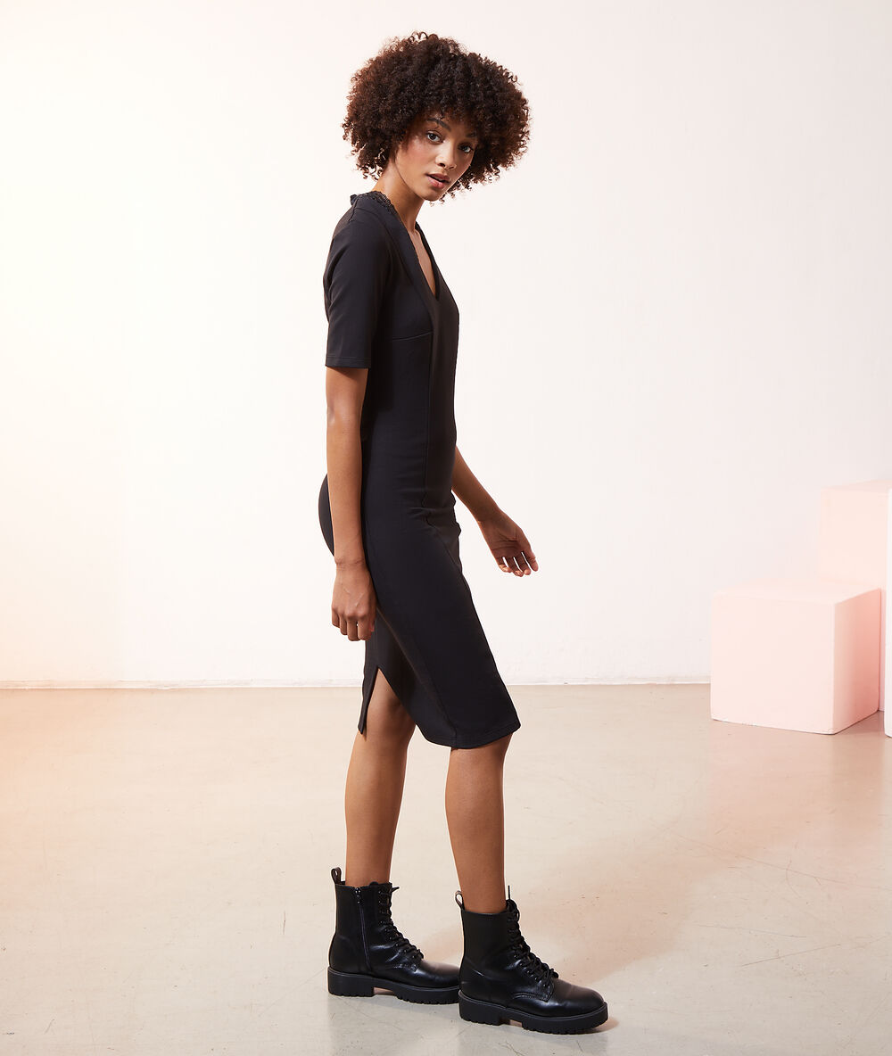 Vestido 2 en 1 con top integrado negro.