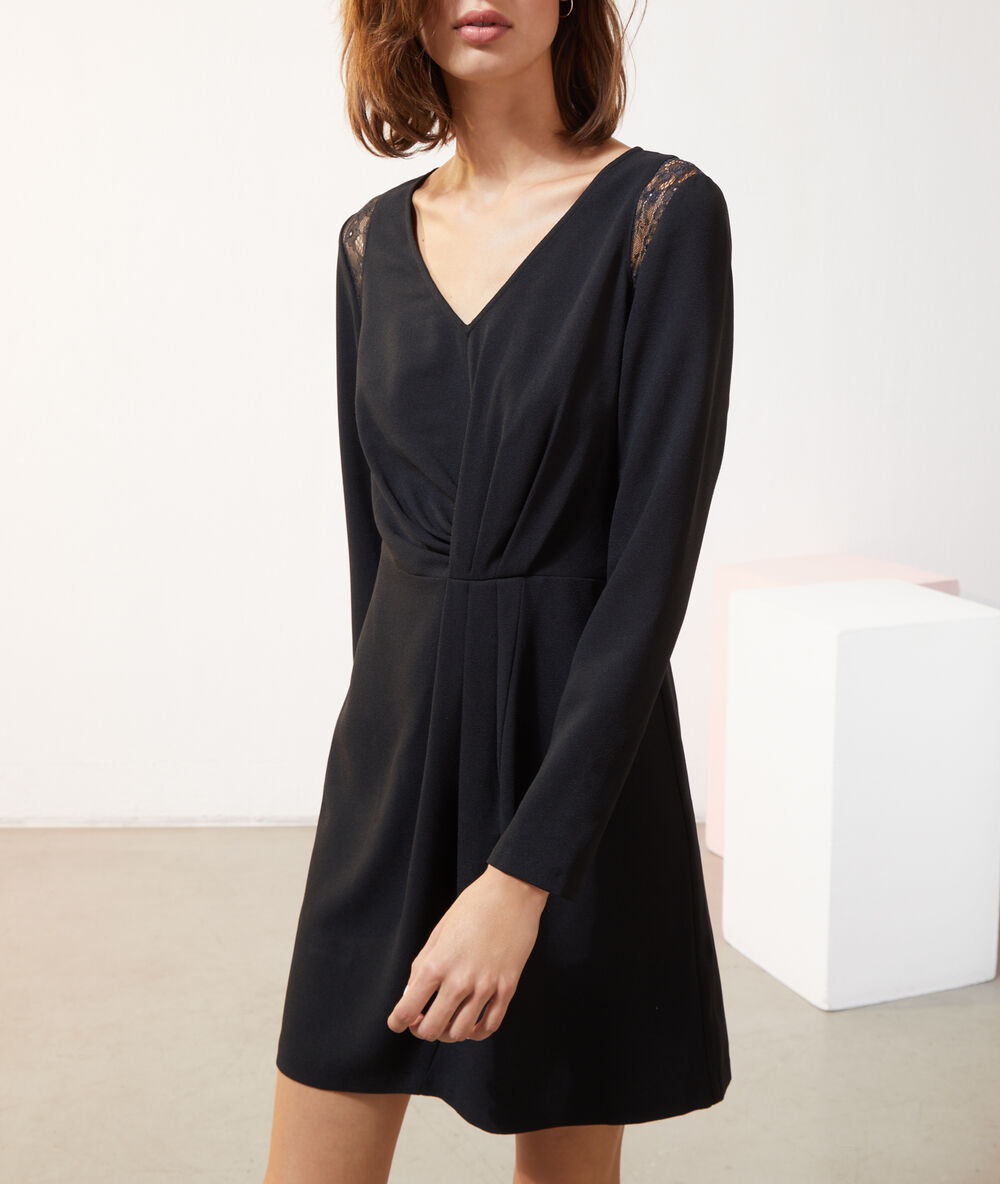 Robe froncée détails dentelle noir.