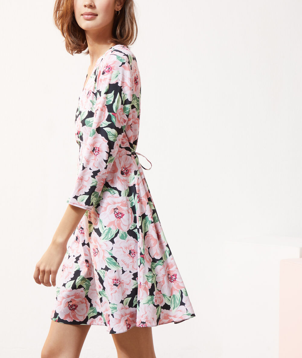 Vestido estampado floral estampado negro.