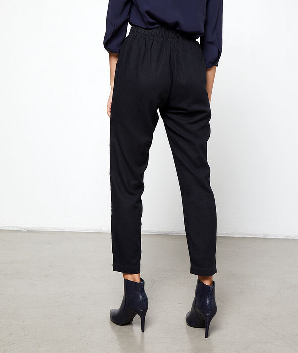 Pantalón de corte zanahoria anudado Pantalón de corte zanahoria anudado