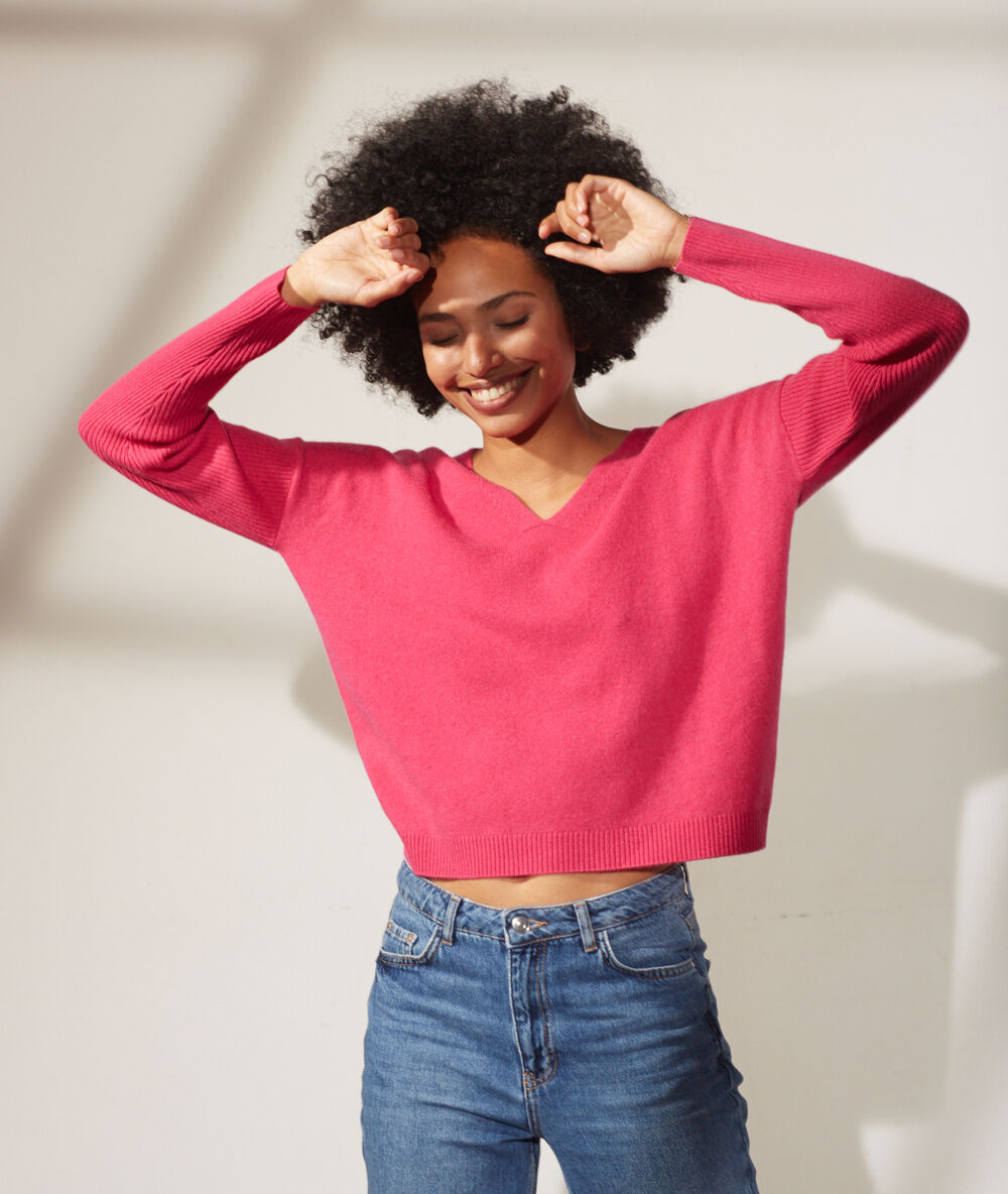 Jersey de lana y cachemir, escote en v fucsia.