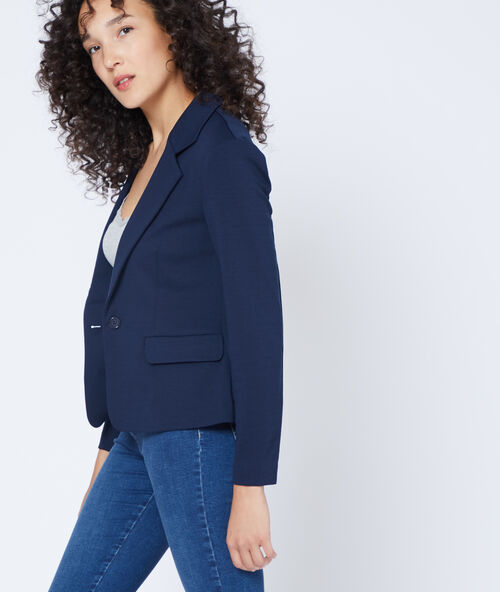 Chaqueta de sastre azul marino.