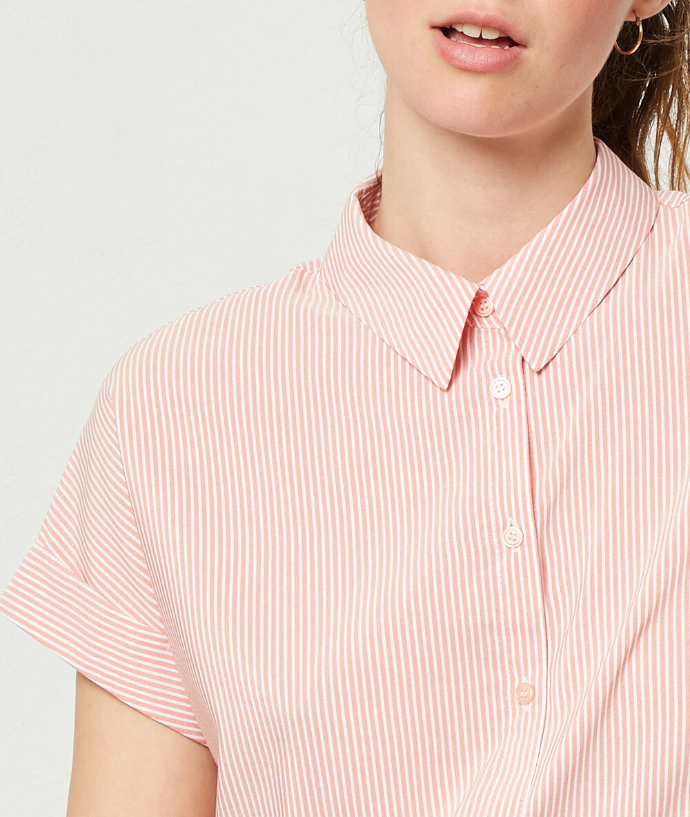 Camisa finas rayas naranja.