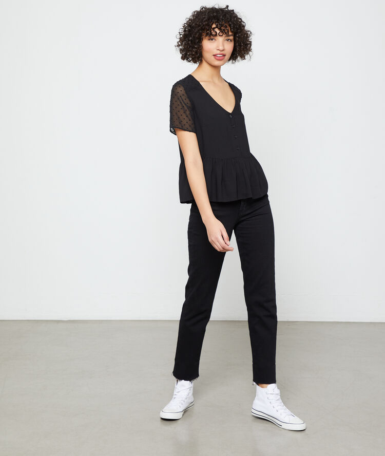 Blusa mangas de plumetis negro.