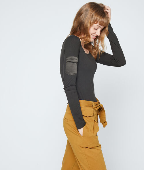 Camiseta manga larga con bolsillos bronce.