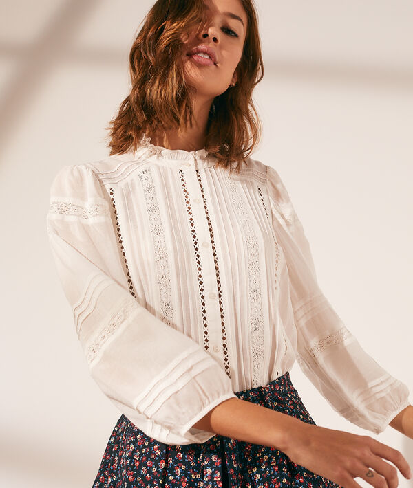 Blusa con detalles de encaje Blusa con detalles de encaje