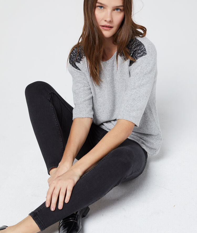 Camiseta con motivos de guipur c.gris.