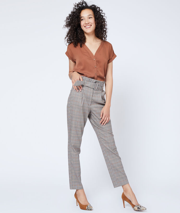Blusa abotonada de tencel ocre.