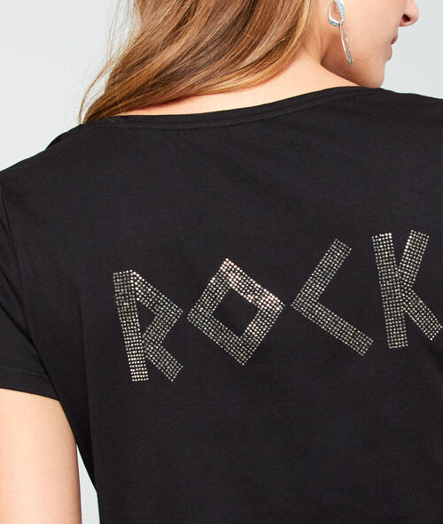 Camiseta 'rock' con pasta de cristal negro.