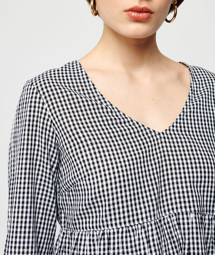 Blusa estampado vichy negro.