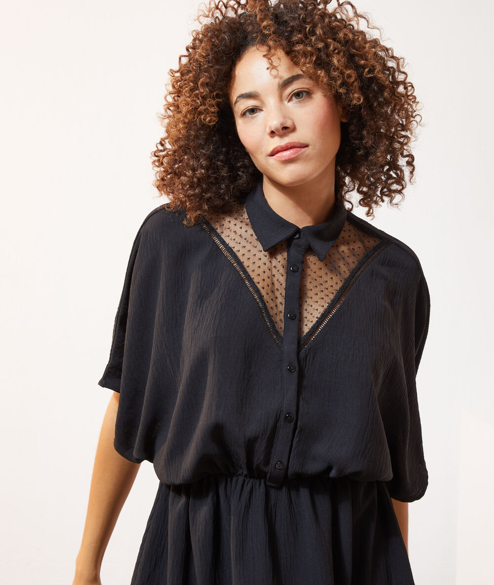 Vestido camisero negro.