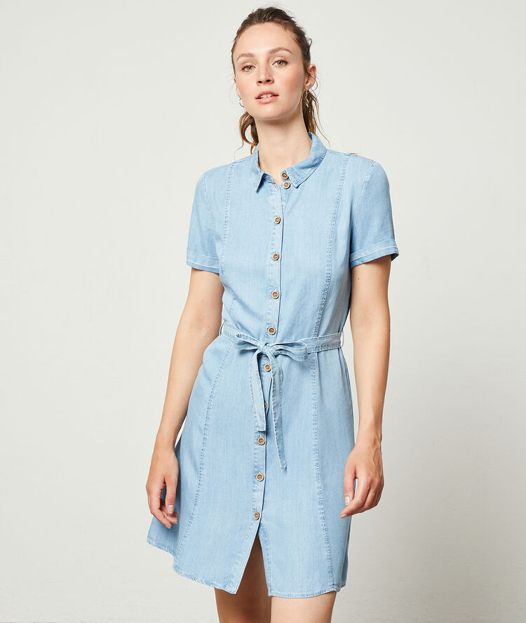 Vestido camisero vaquero azul cielo.