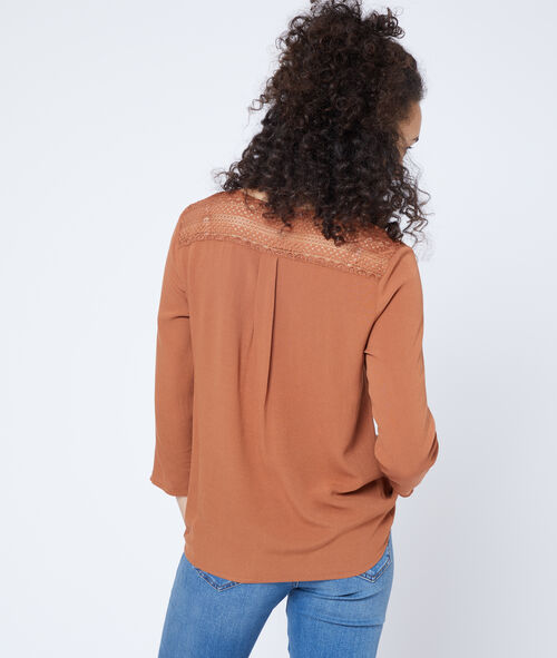 Blusa abotonada de guipur Blusa abotonada de guipur