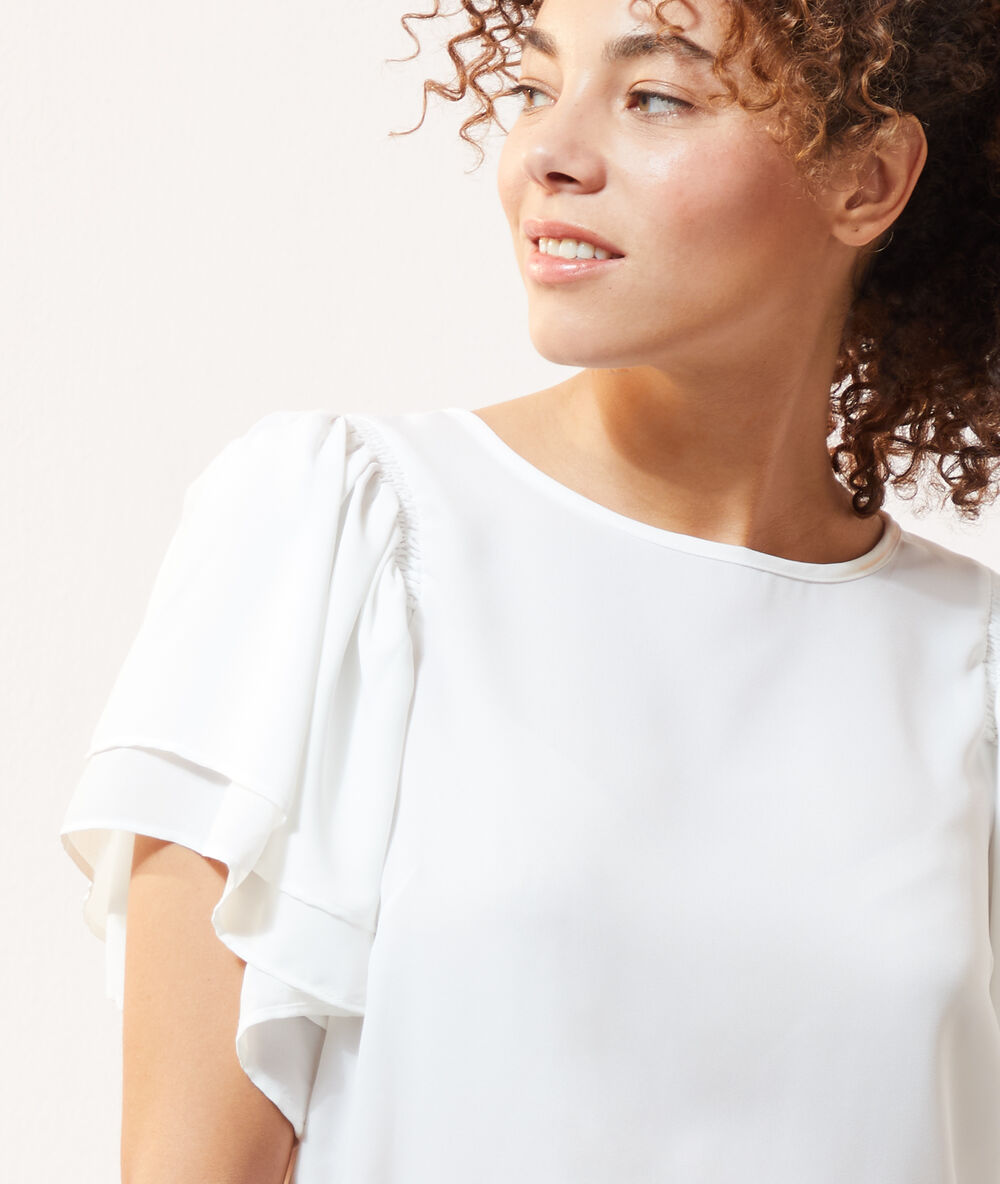 Blusa con volantes crudo.