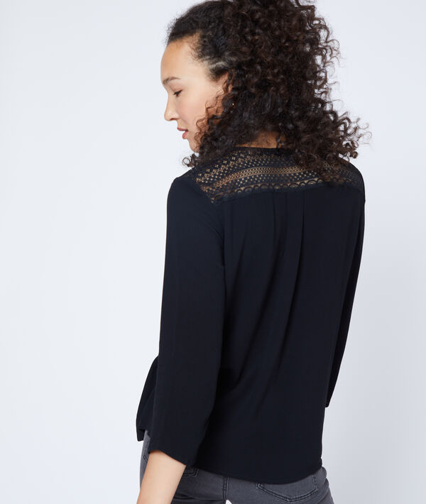 Blusa abotonada de guipur Blusa abotonada de guipur