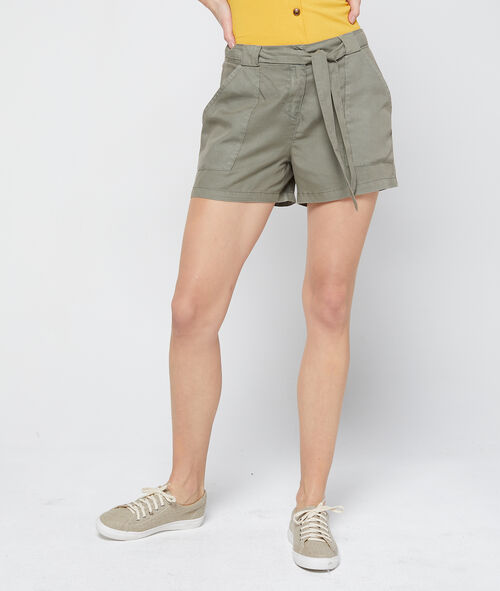 Pantalón corto con cinturón de Tencel Pantalón corto con cinturón de Tencel