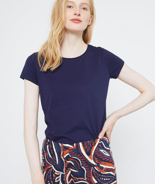 Camiseta cuello en v de algod&oacute;n azul marino.