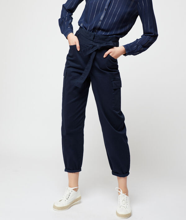 Pantalón de talle alto y 7/8 Pantalón de talle alto y 7/8