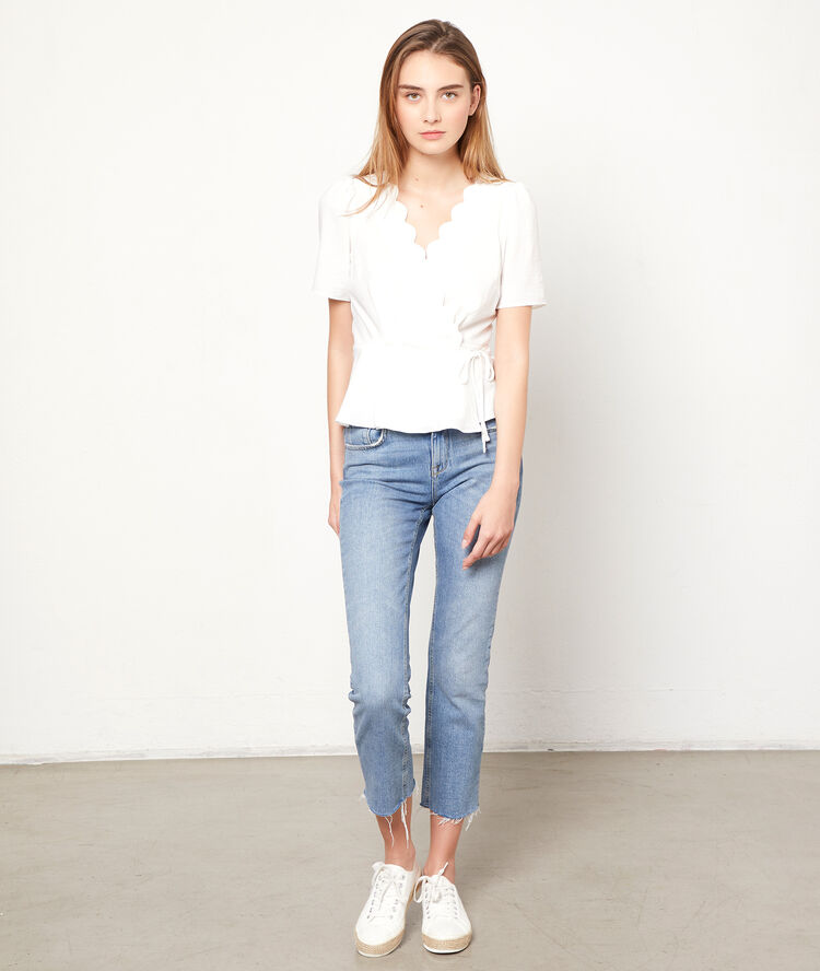 Blusa escote cruzado crudo.