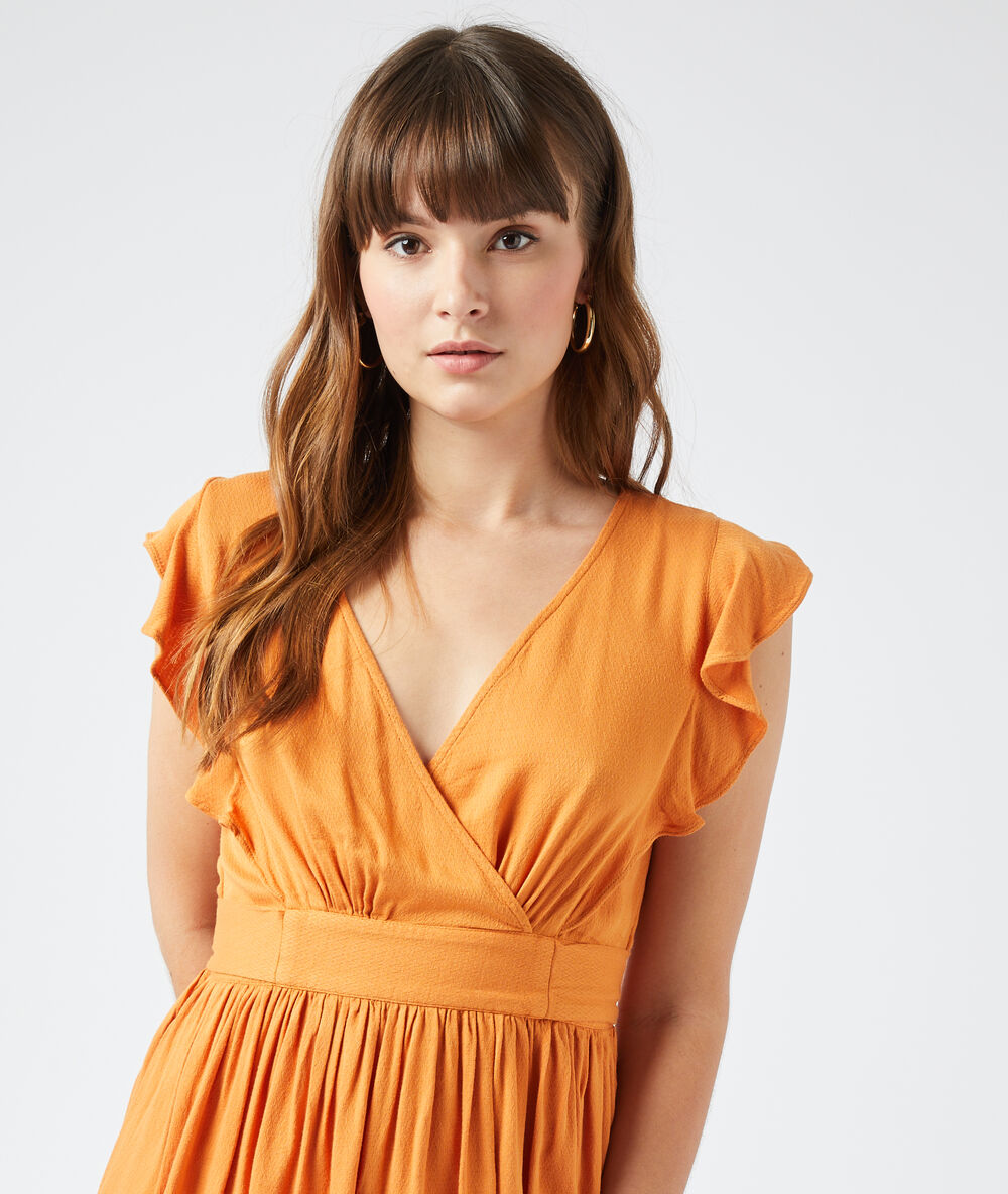 Vestido con volantes azafrán.