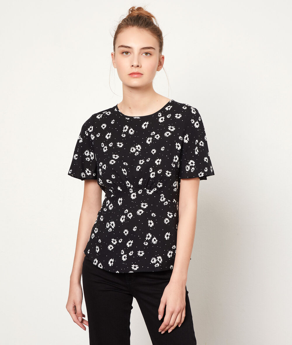 Blusa estampado floral negro.