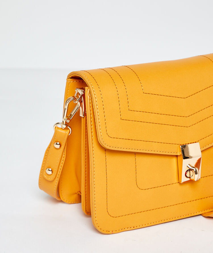 Bolso tipo mochila c.miel.