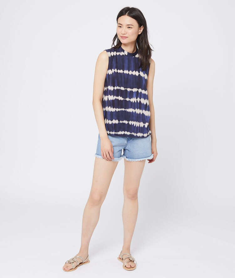 Top estampado tie-dye azul marino.