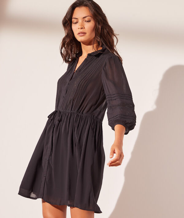 Vestido corto con motivos de encaje Vestido corto con motivos de encaje