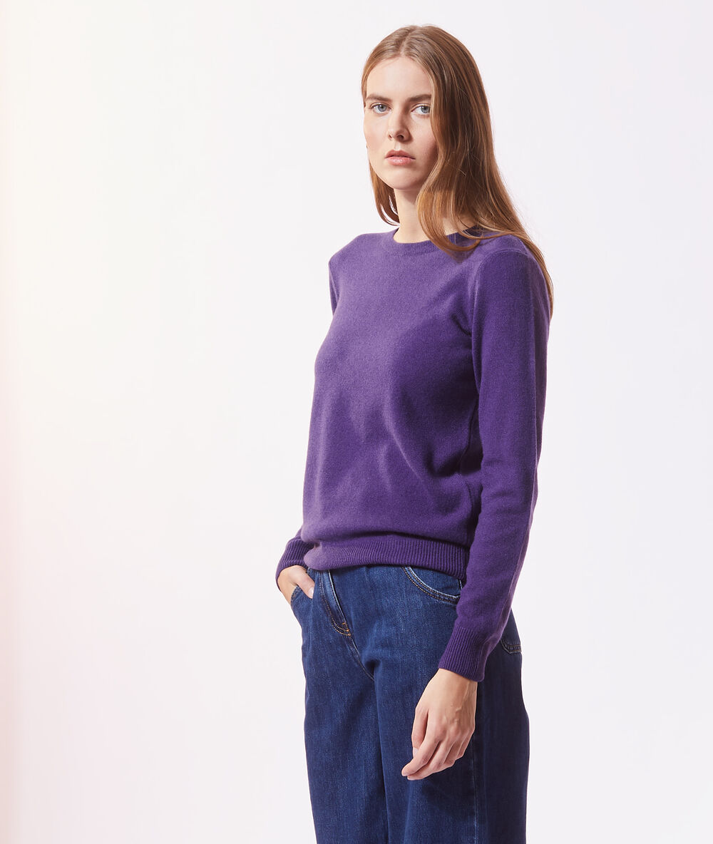 Jersey cachemira, cuello redondo ultravioleta.