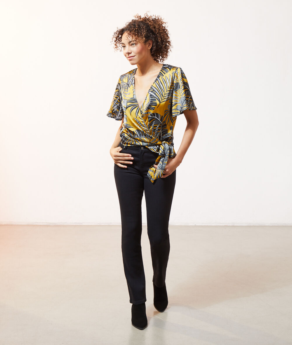 Top estampado hojas oliva.