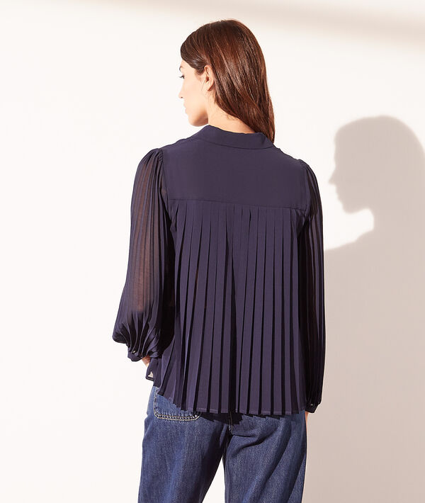Blusa con detalles plisados Blusa con detalles plisados