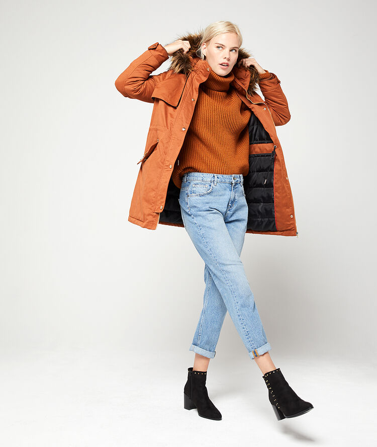 Parka forrada con capucha sabana.