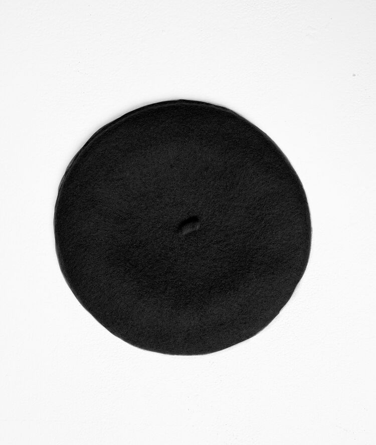 Sombrero de lana negro.