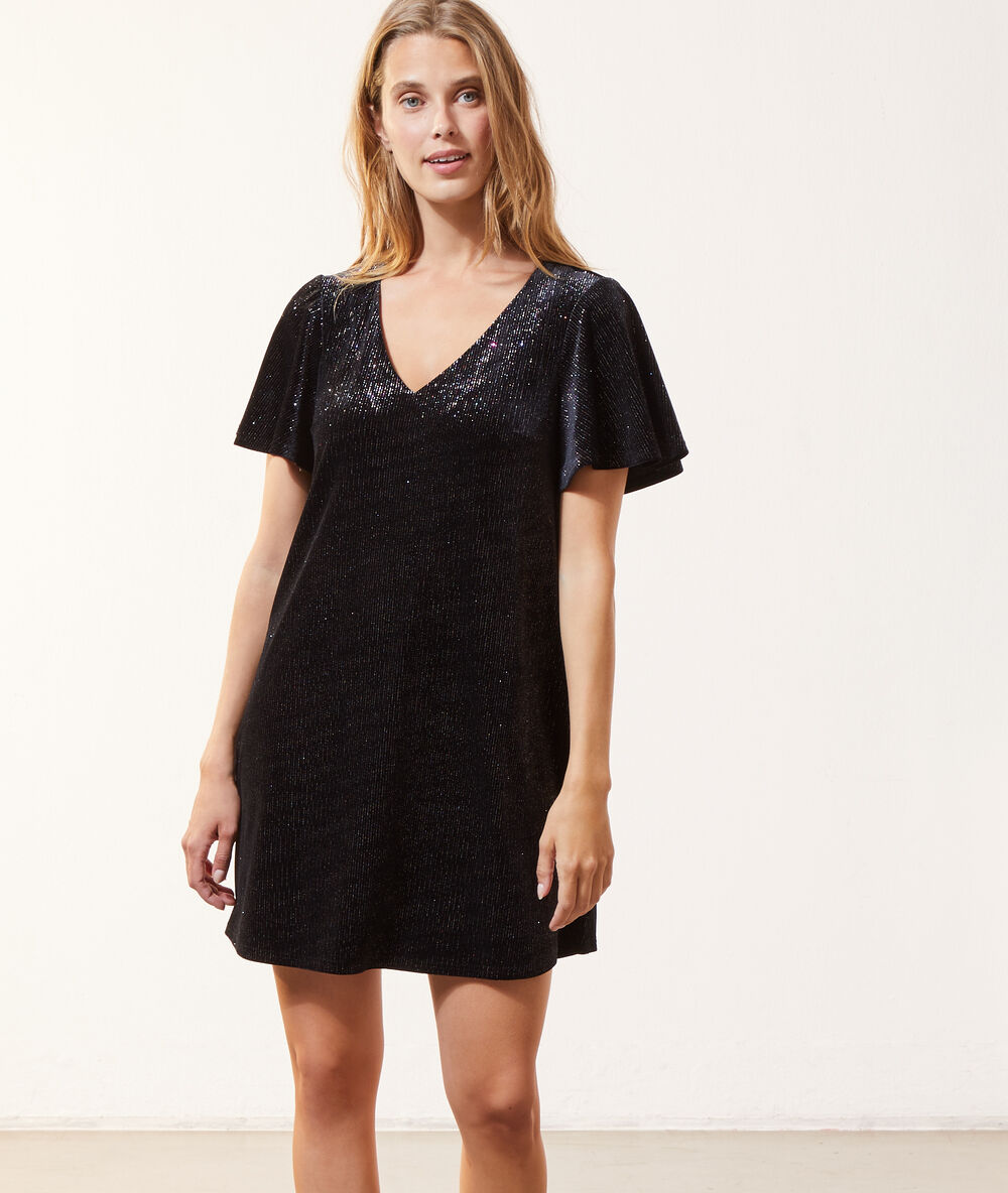Vestido recto con lentejuelas negro.