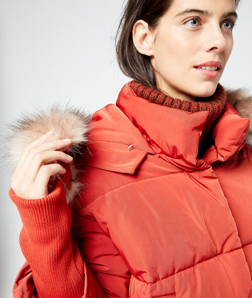 Chaqueta corta rojo.