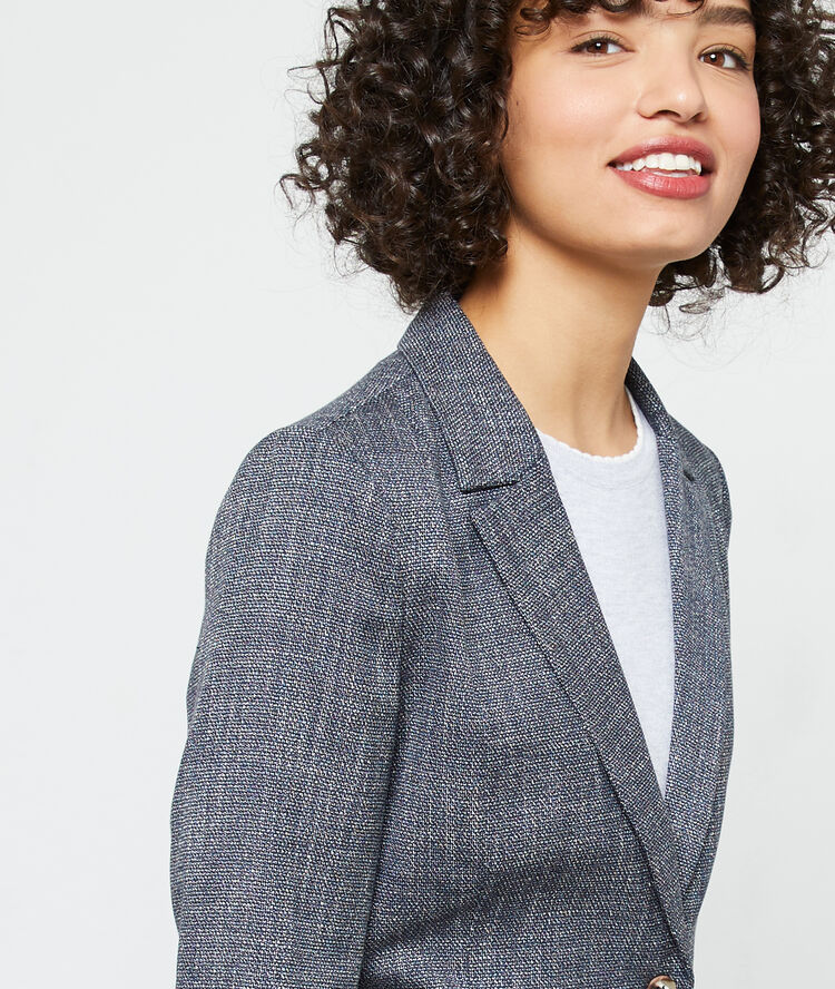 Chaqueta de sastre azul marino.