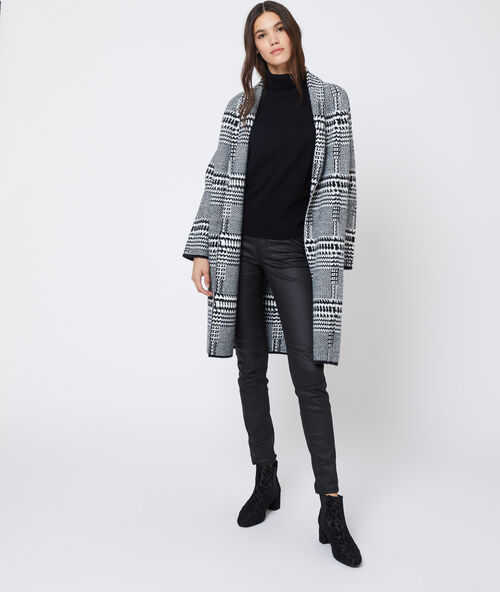 Chaqueta larga con estampado jacquard negro.