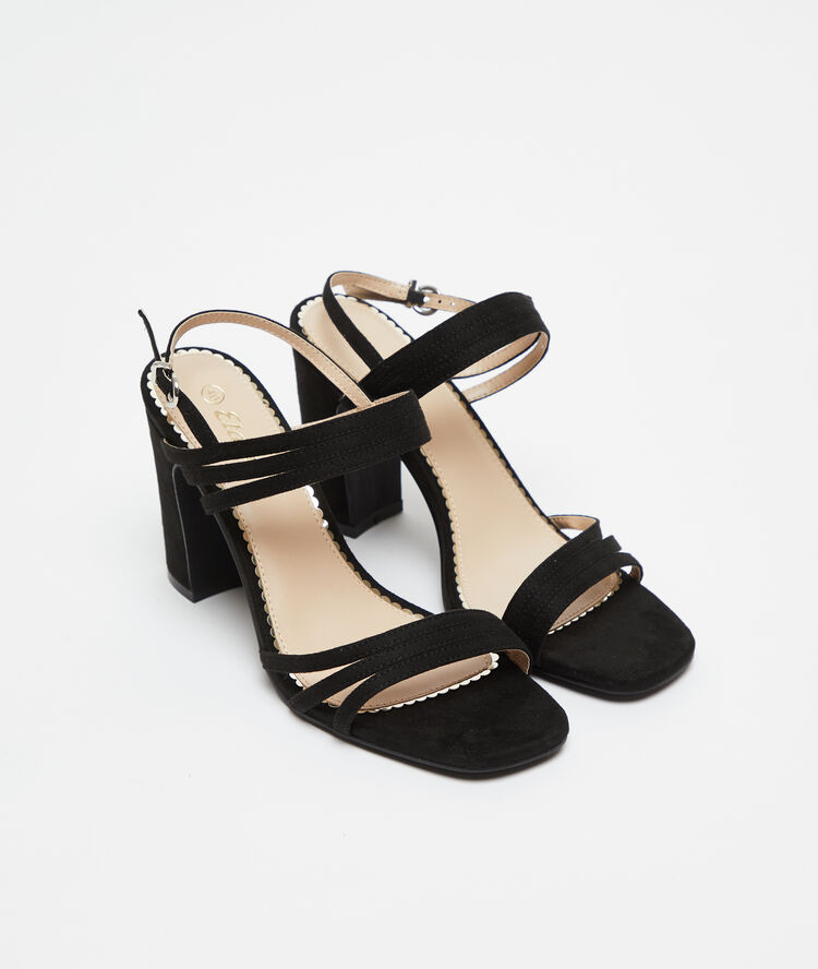 Sandalias de talón efecto ante negro.