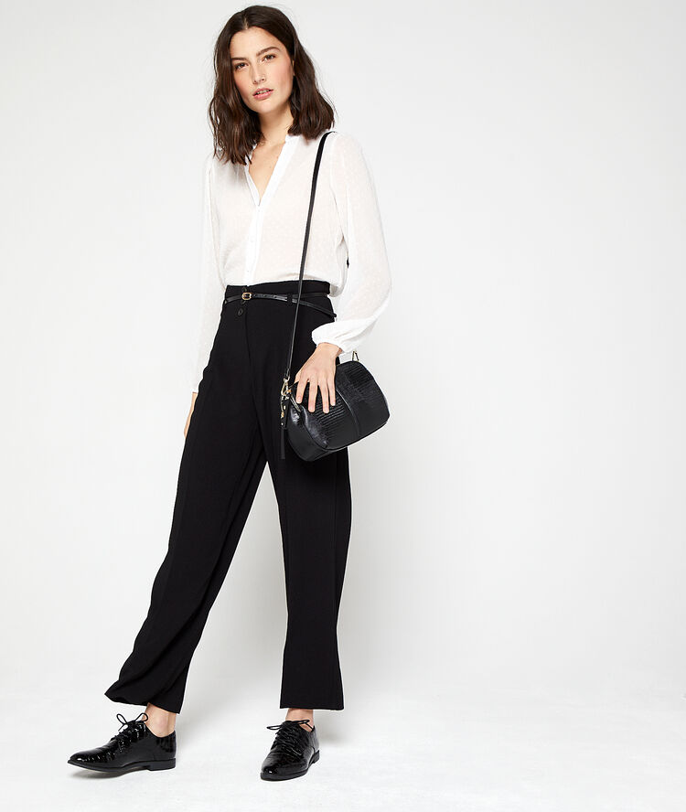 Blusa de plumetis crudo.