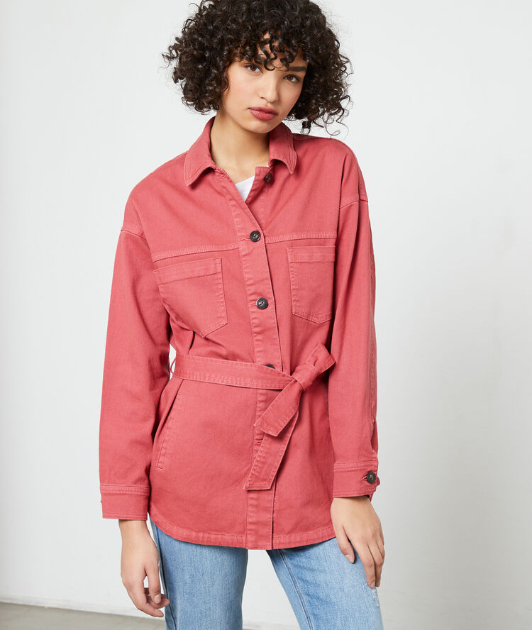 Chaqueta con cinturón frambuesa.