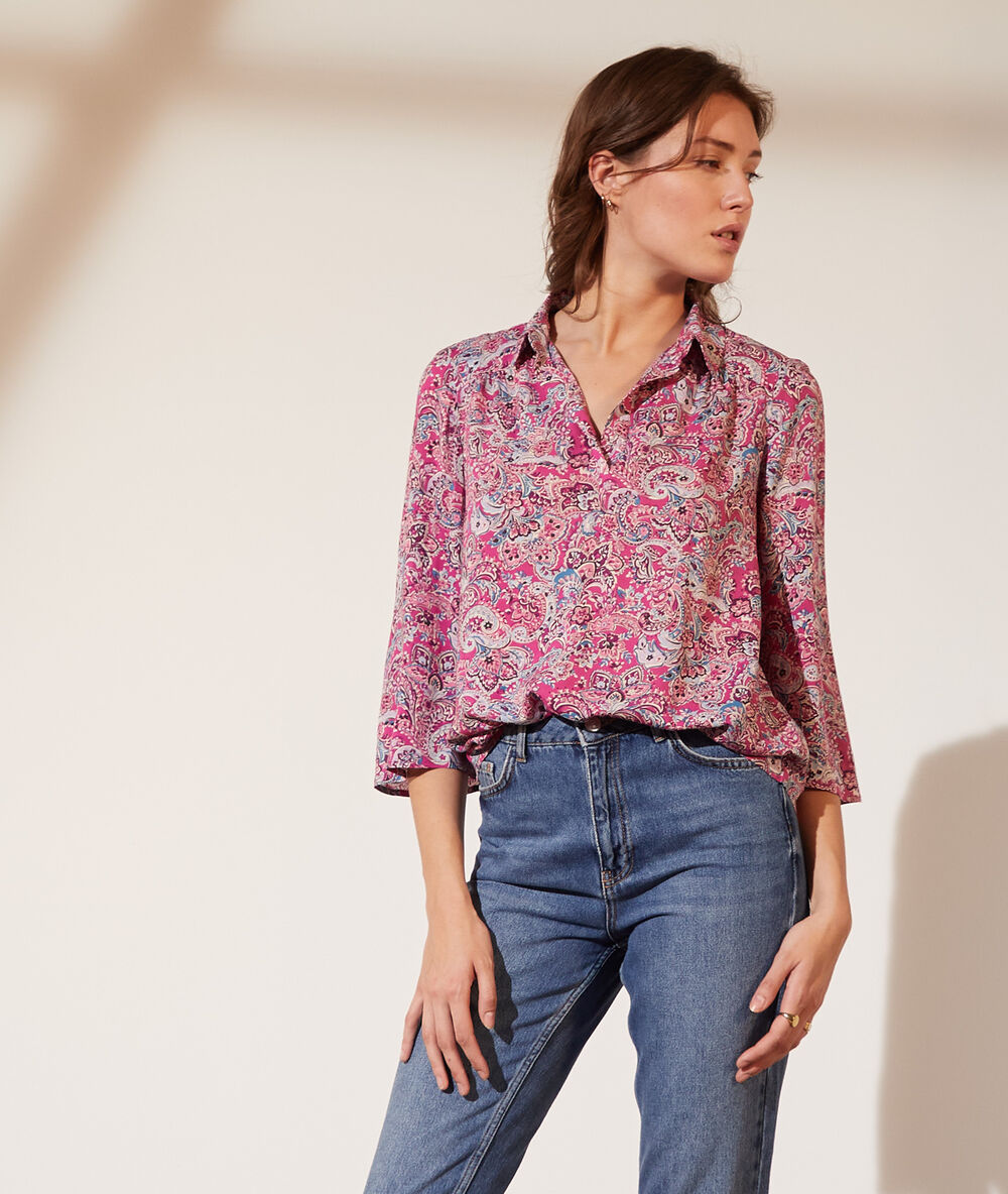 Blusa estampado floral fucsia.