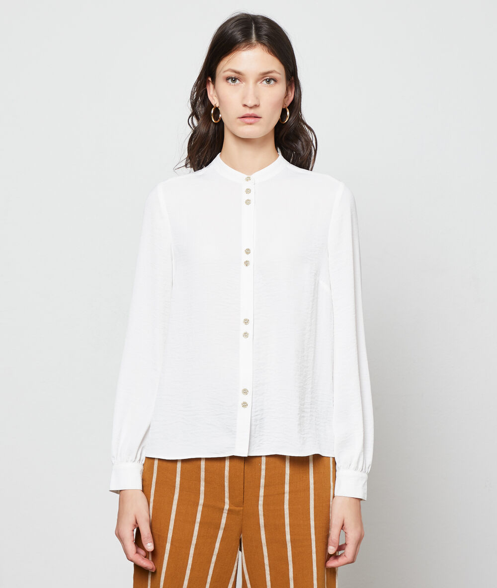 Camisa cuello redondo blanco.