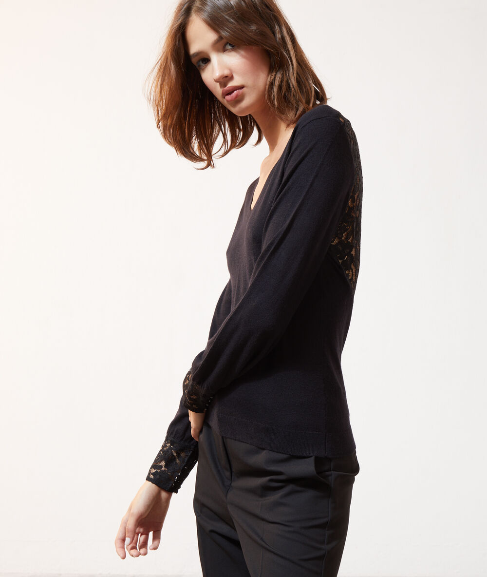 Pull fin dos dentelle noir.