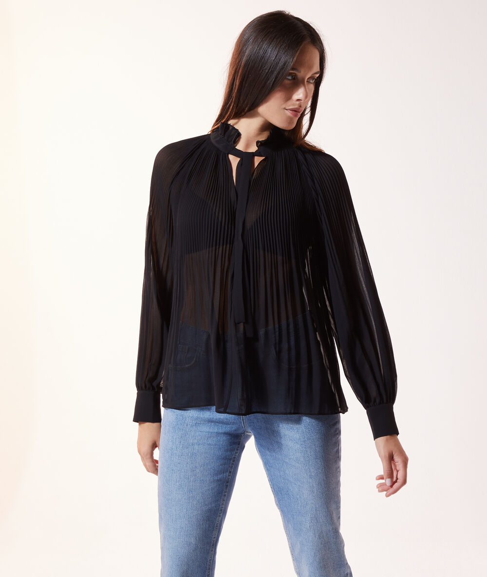 Blusa plisada con lazada negro.