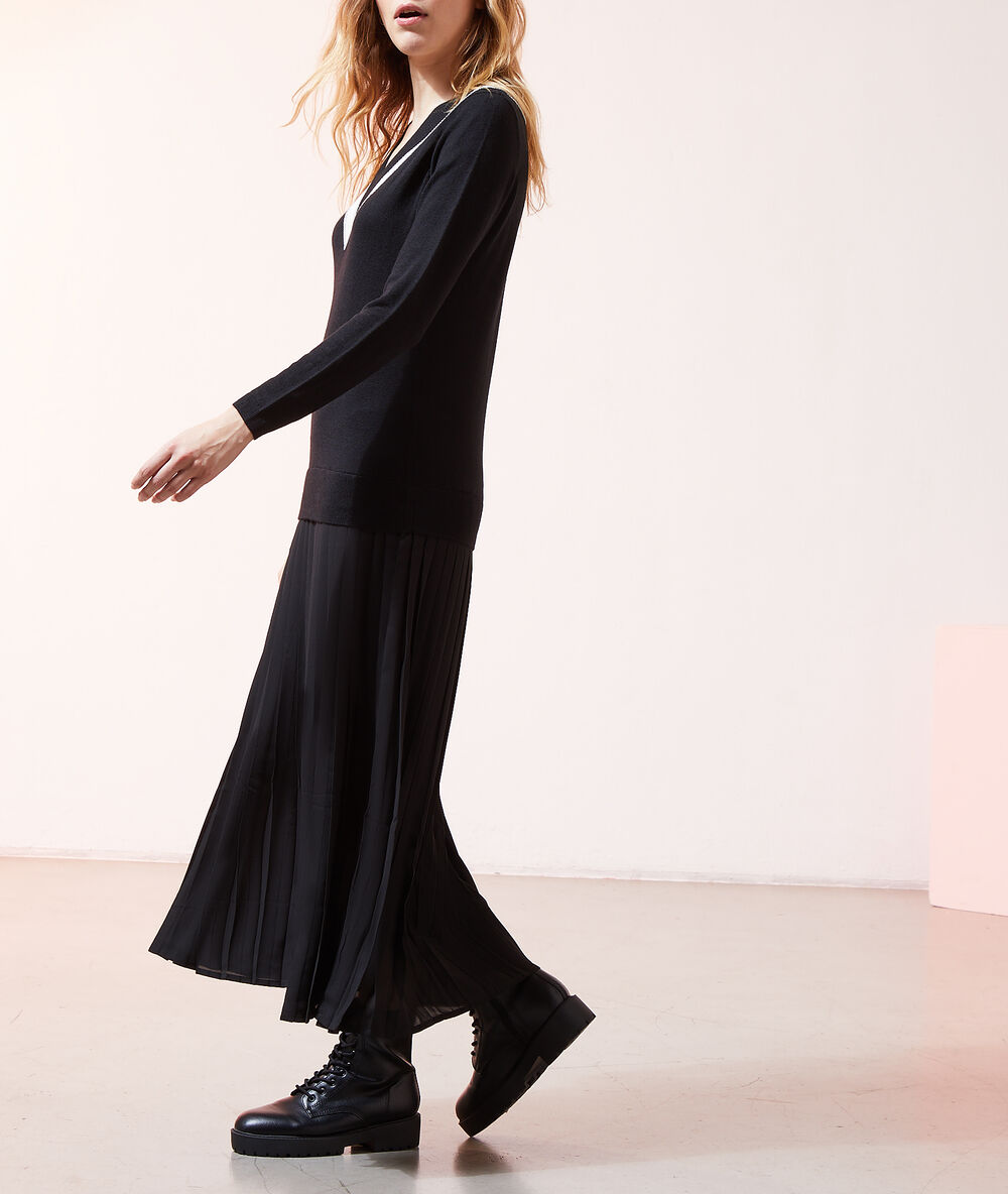 Jersey escote en v, punto fino negro.