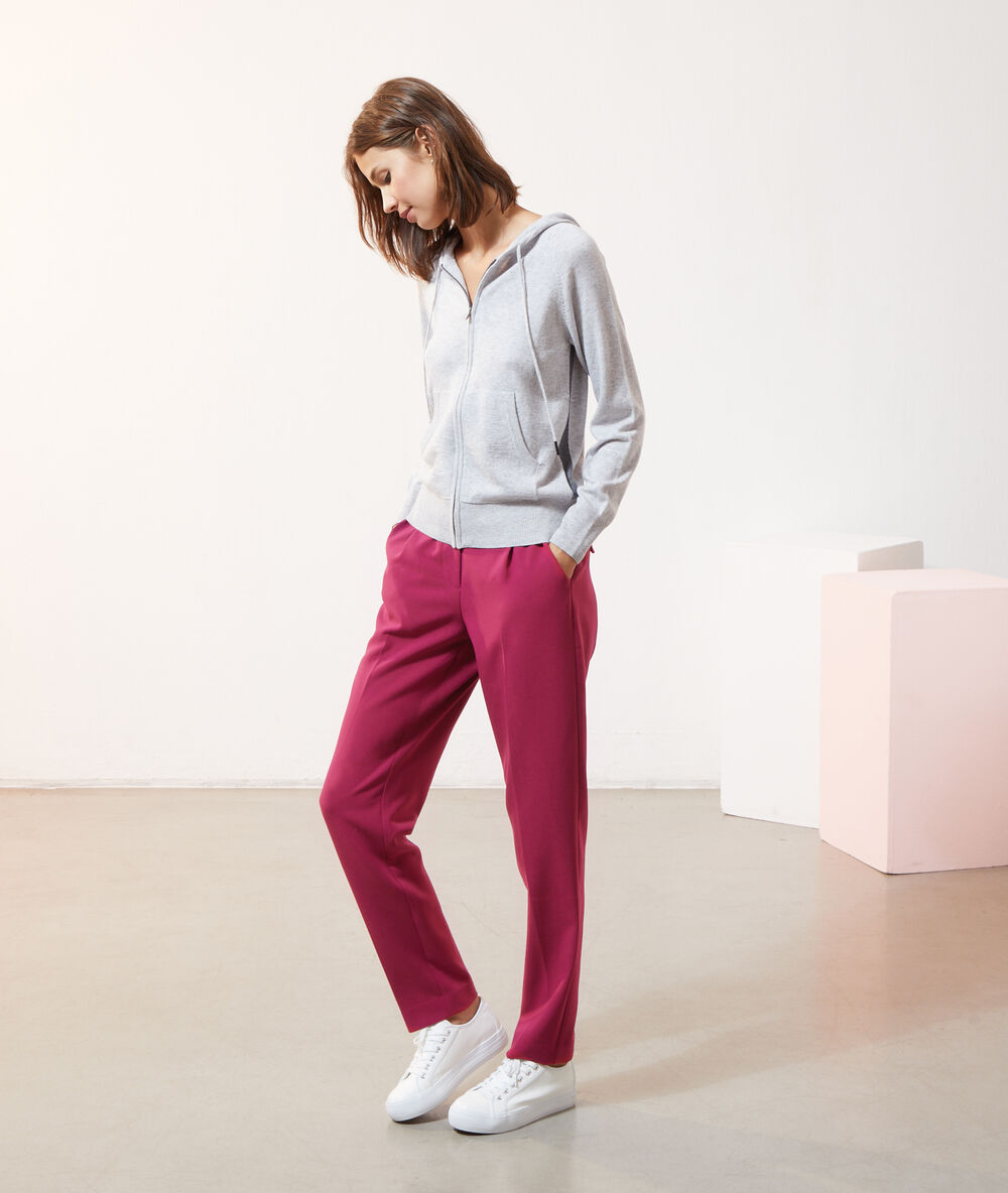 Pantalón zanahoria frambuesa.