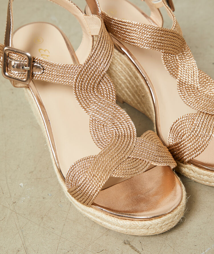 Sandalias trenzadas de cuña cobre.